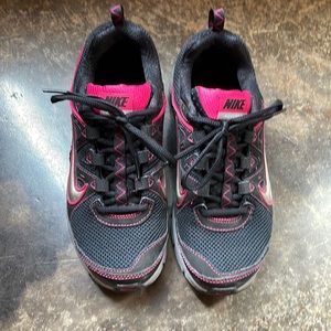 Nike Alvord  pink/black hiking/trail shoes size 8